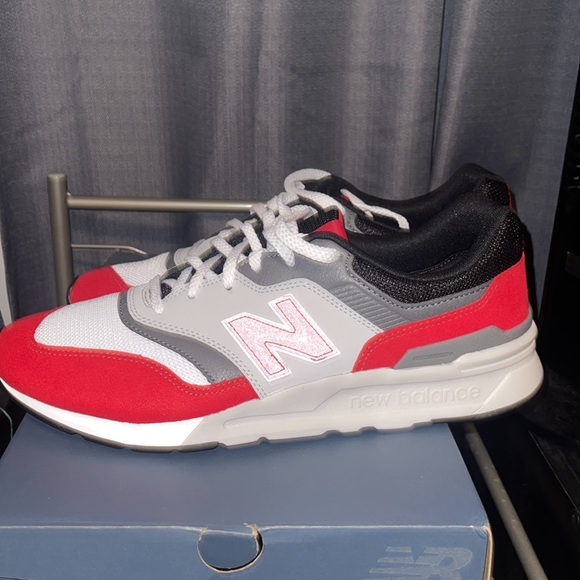 New balance - Picture 2 of 6